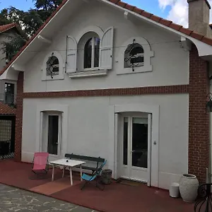 https://les-charmettes.hotels-rhonealpes.com